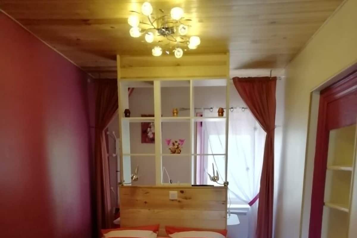 Habitación Confort | Escritorio, espacio para trabajar con un portátil, cortinas opacas