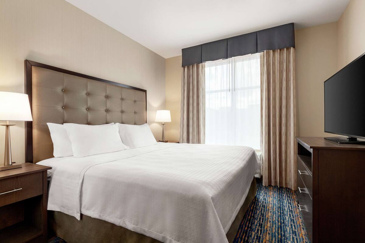 Suite, 1 Bedroom, Non Smoking | In-room safe, desk, blackout curtains, iron/ironing board
