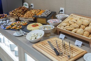 Daily buffet breakfast for a fee