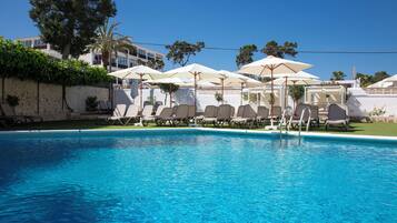 Seasonal outdoor pool, pool umbrellas, sun loungers