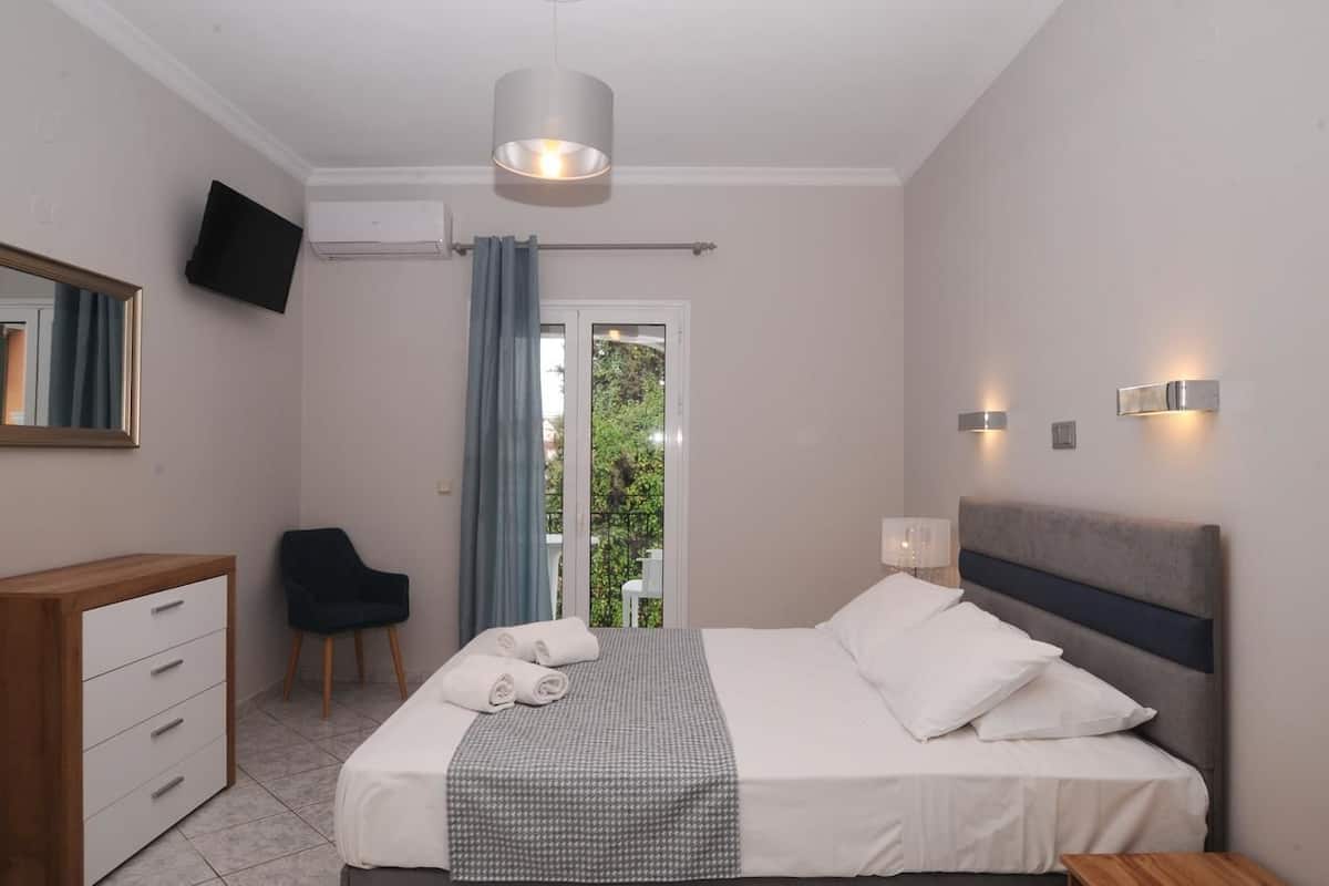 Studio | In-room safe, iron/ironing board, WiFi (free), bed sheets