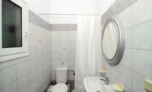 Bruser, hårtørrer, håndklæder, Toiletpapir