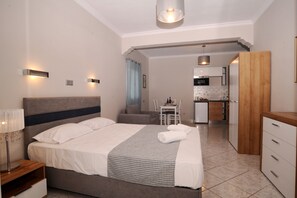 Studio (3 Guests) | In-room safe, iron/ironing board, free WiFi, bed sheets - Kalimera Apartments (Corfu)