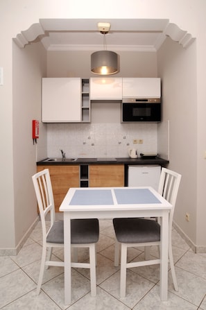 Flat-screen TV - Kalimera Apartments (Corfu)