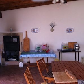 Daily cooked-to-order breakfast (EUR 3.5 per person)