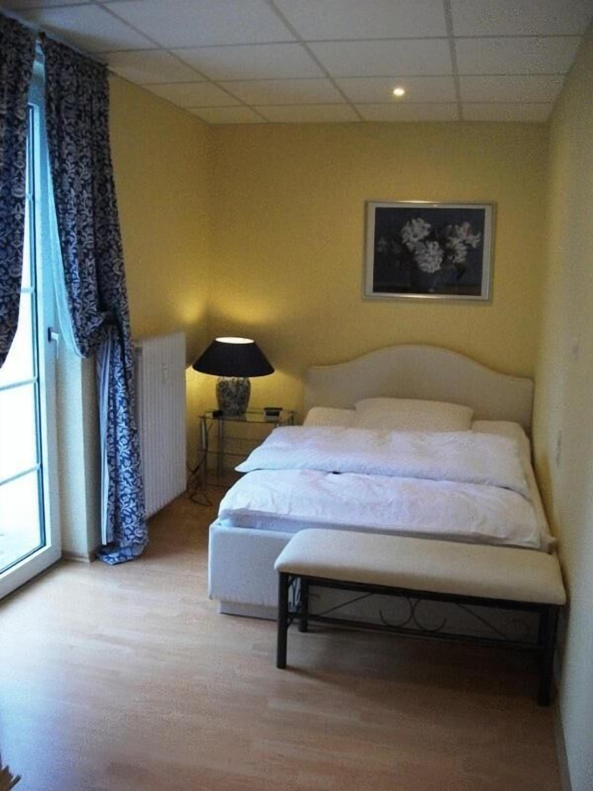 in-room safe, desk, cots/infant beds, rollaway beds