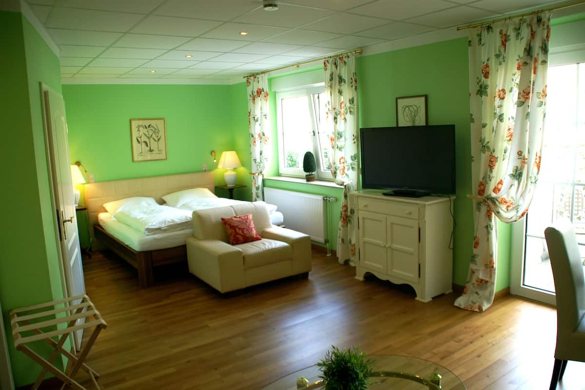 Quarto casal luxo | Cofres nos quartos, escrivaninha, berços (sobretaxa)