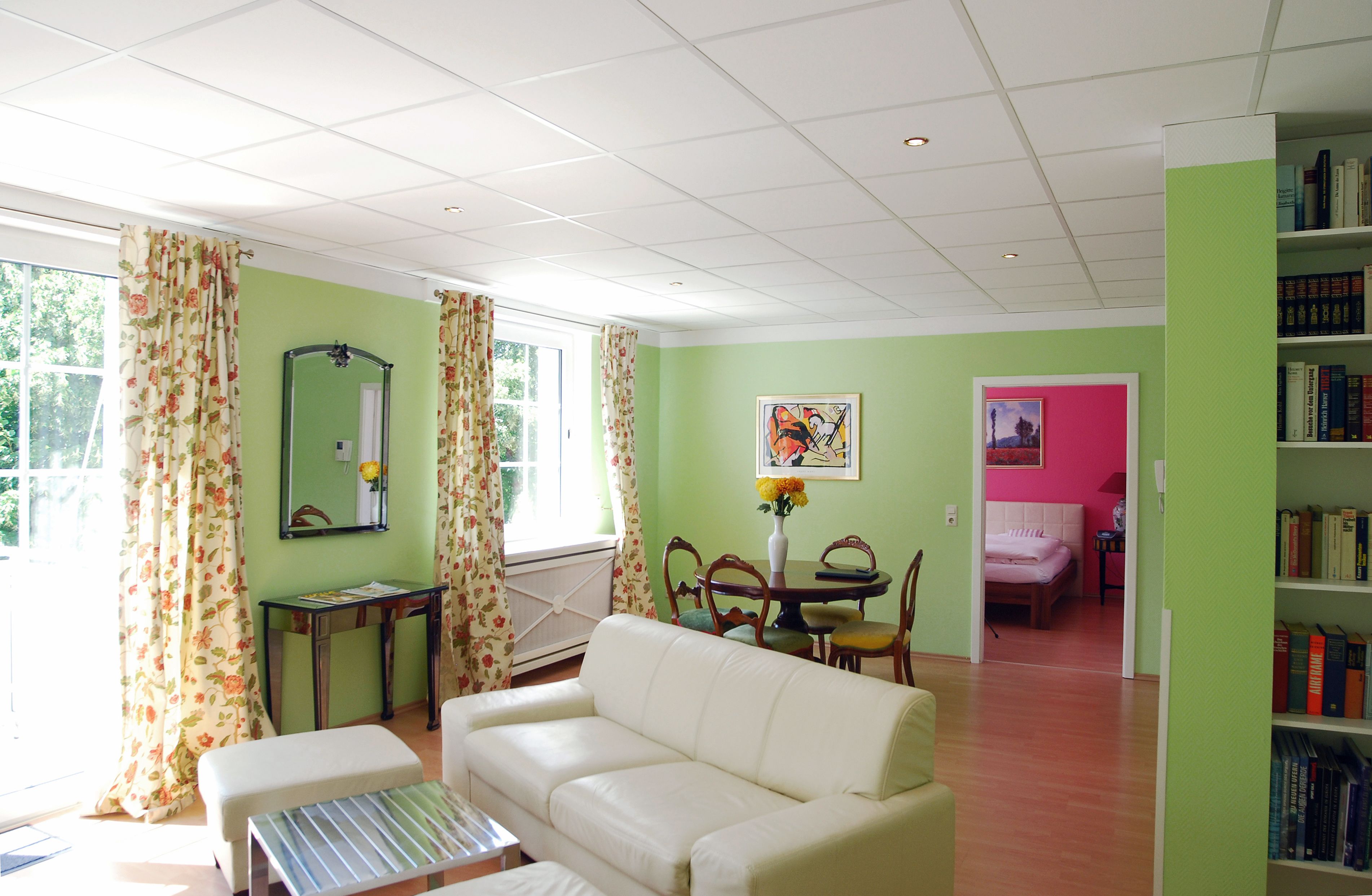 deluxe suite | living room | tv