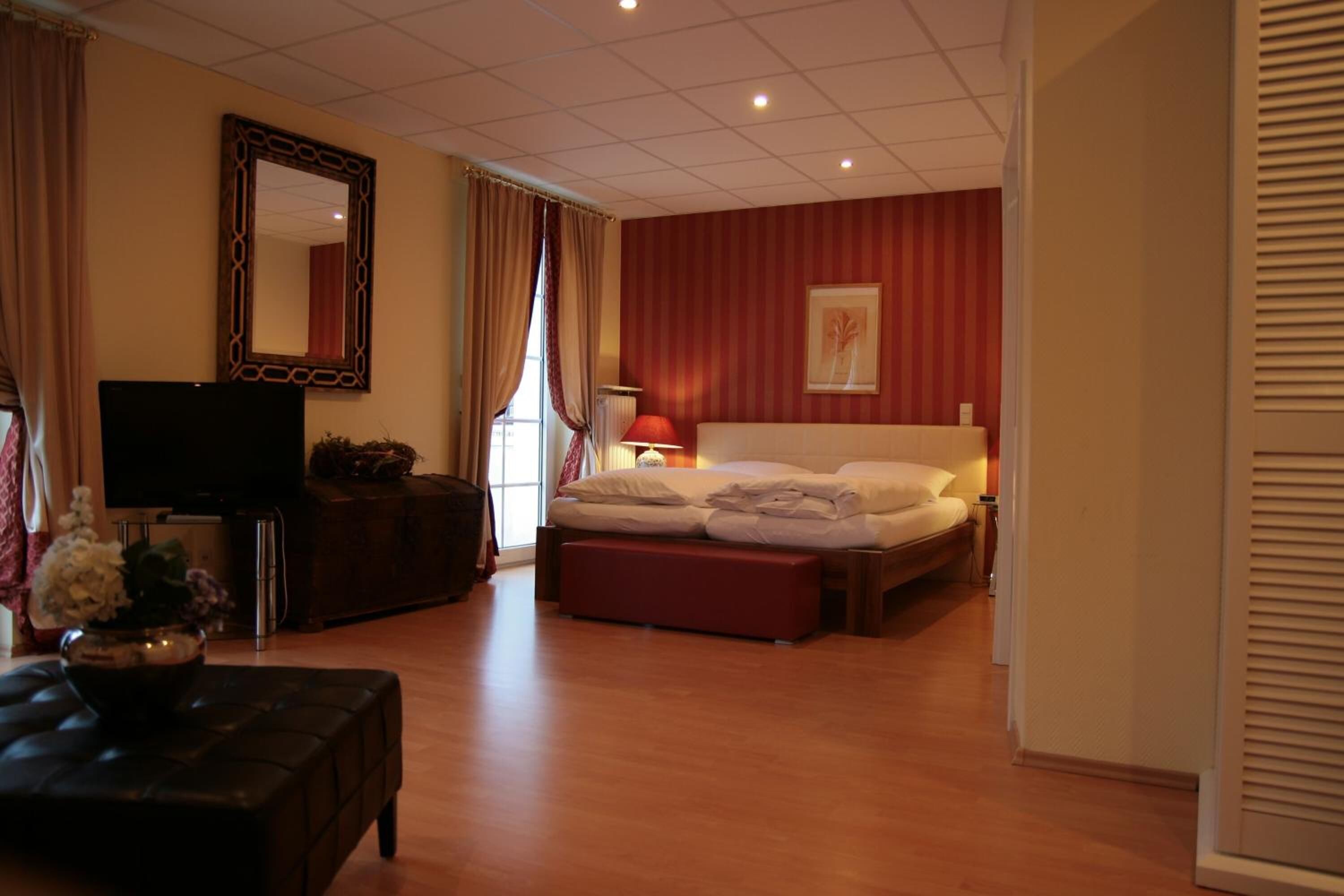 in-room safe, desk, cots/infant beds, rollaway beds