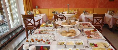 Daily buffet breakfast (EUR 15 per person)