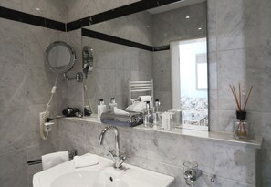 Junior Suite | Bathroom | Towels - Stadtresidenz Hildesheim Mitte (Hildesheim)