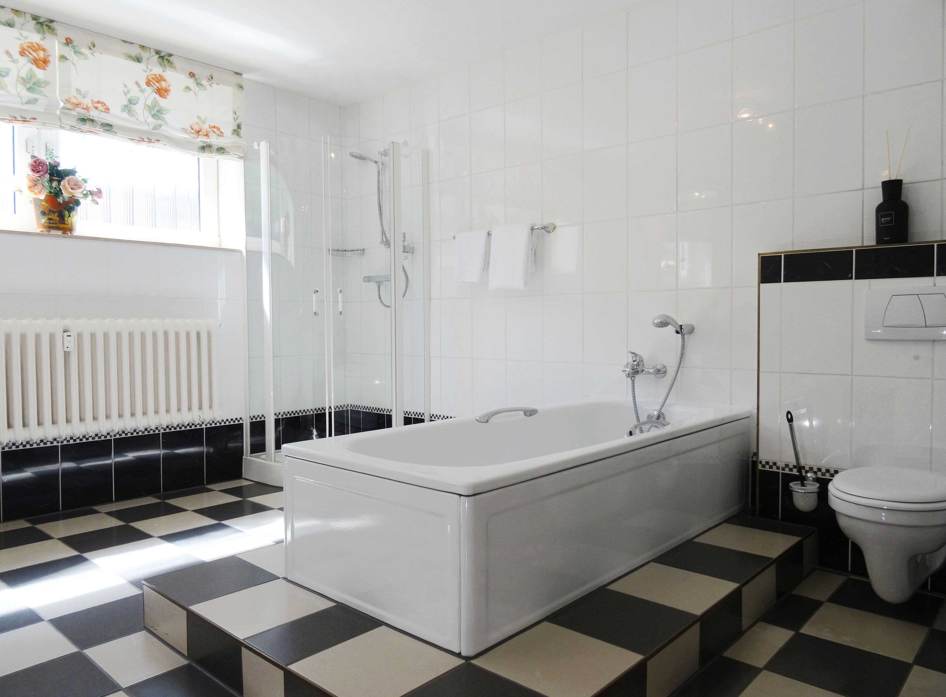 deluxe suite | bathroom | towels