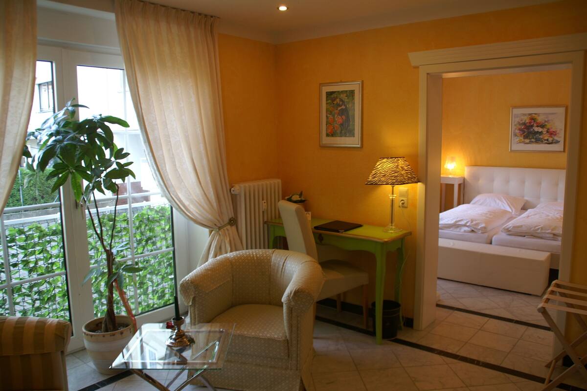 junior suite | in-room safe, desk, cots/infant beds, rollaway beds