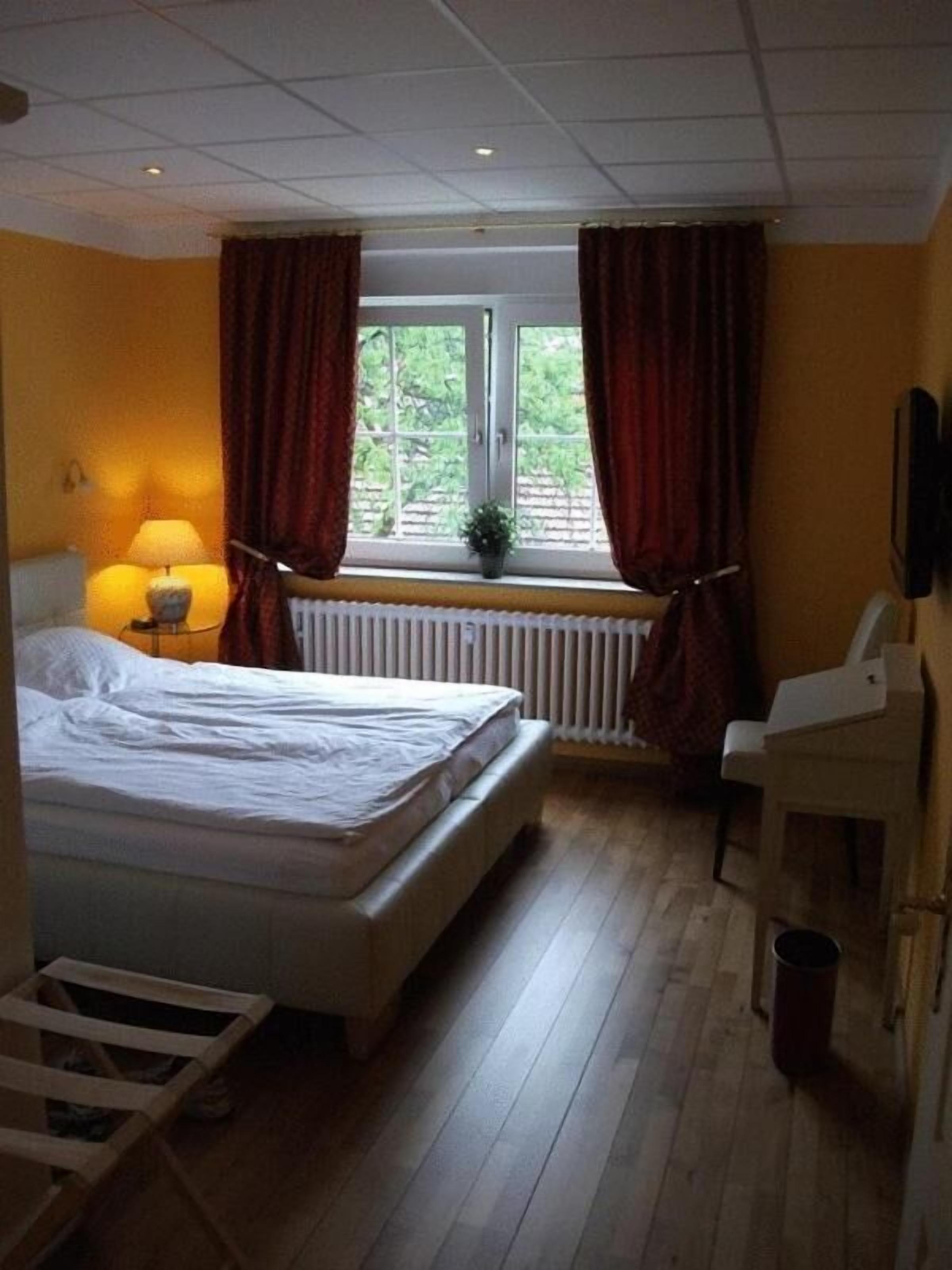 in-room safe, desk, cots/infant beds, rollaway beds