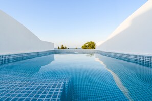 Lakosztály, privát medence, kilátással a tengerre | Privát medence