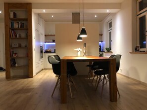 Apartment, Bergblick | Wohnbereich | LCD-Fernseher