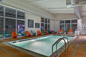 Indoor pool - Aloft by Marriott Secaucus Meadowlands (Secaucus)