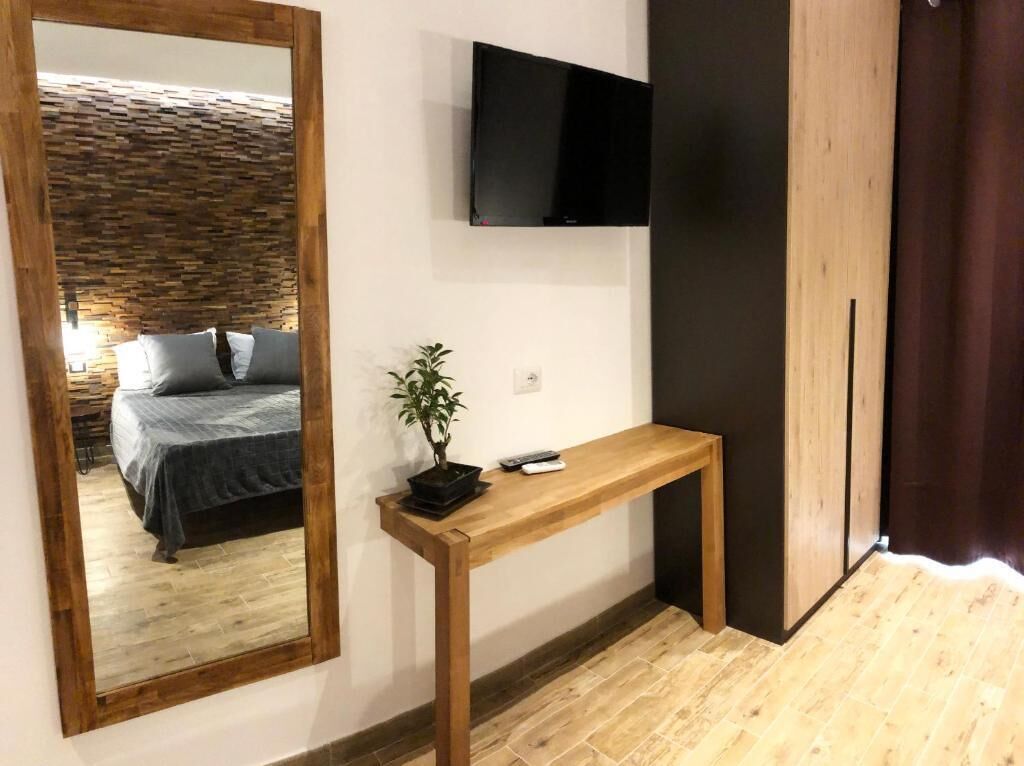 책상, 노트북 작업 공간, 암막 커튼, 방음 설비