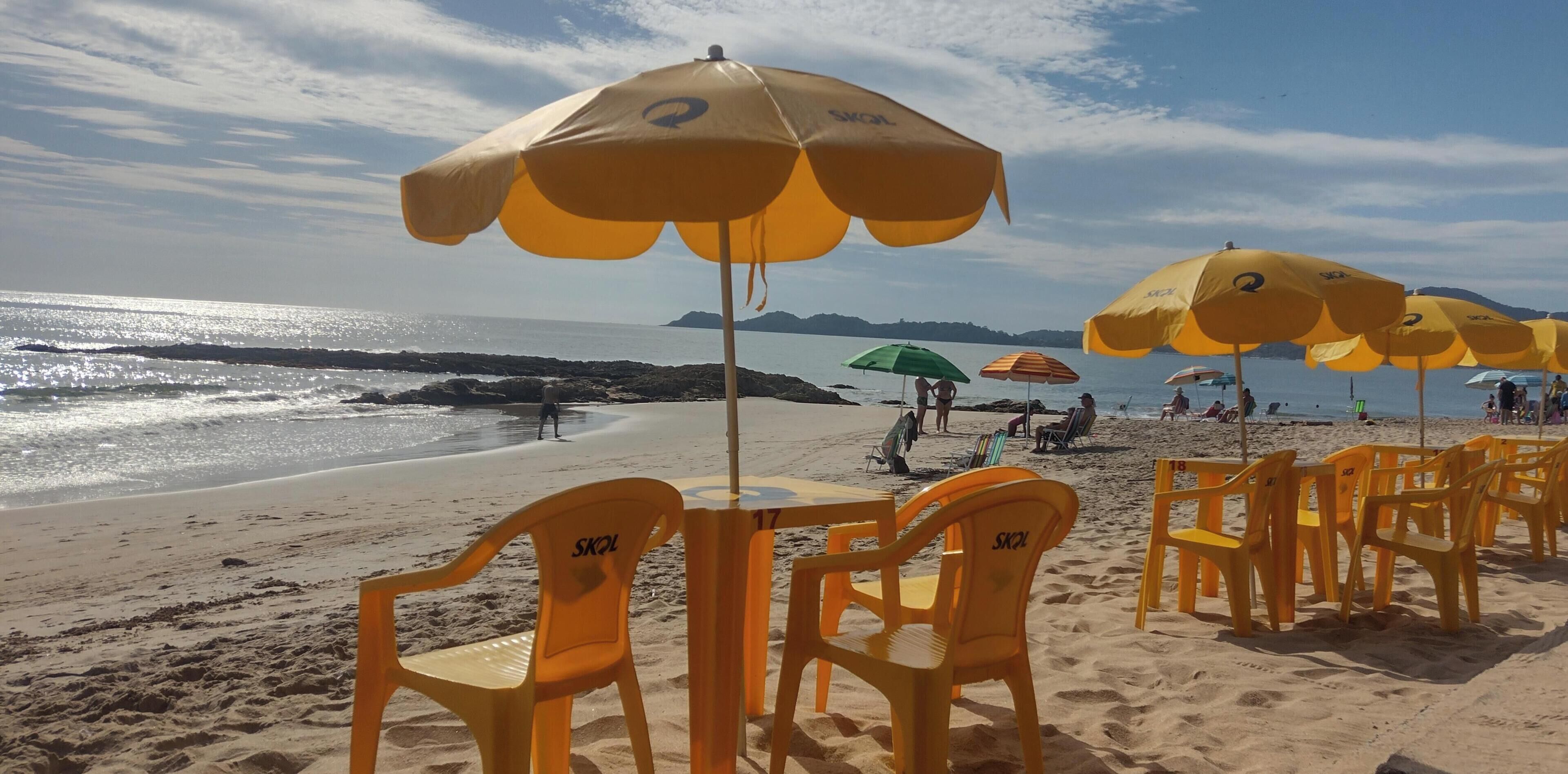 Beach nearby, 4 beach bars