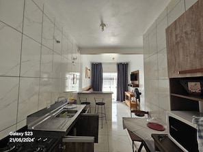Apartamento Numero 2 | Private kitchen | Fridge, microwave, oven, stovetop