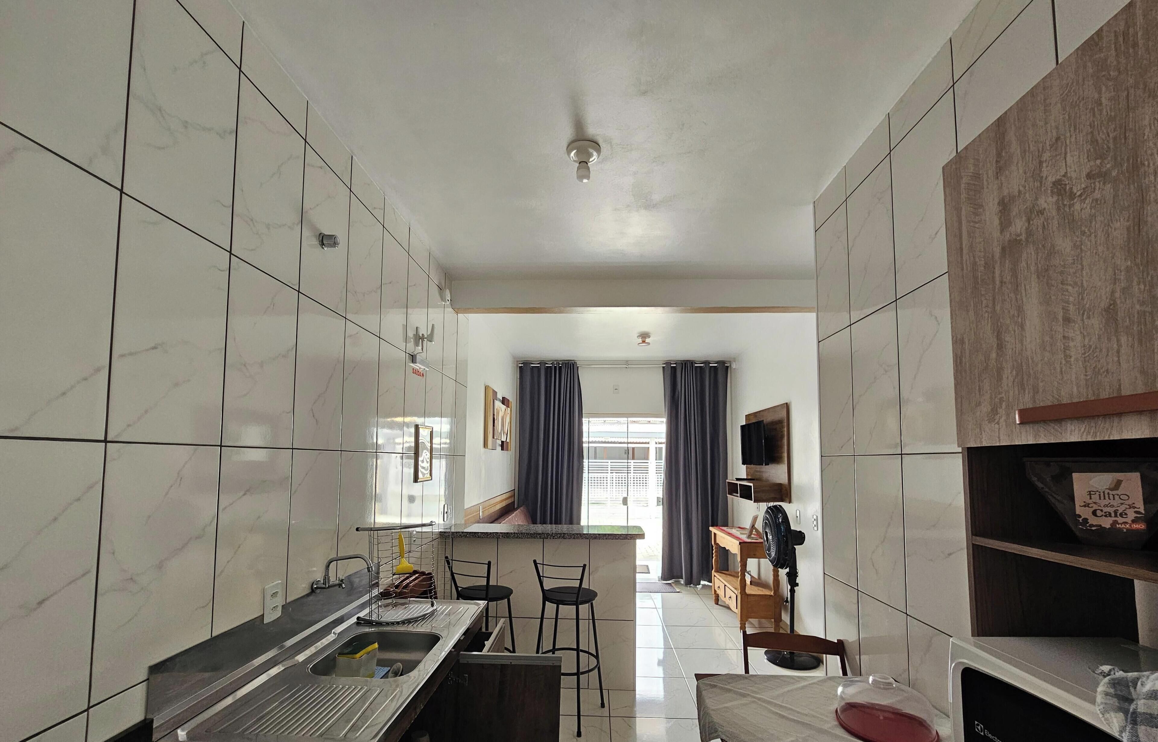 Apartamento Numero 2 | Cozinha privada | Geladeira, micro-ondas, fogão, cooktop