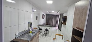 Premium Apartment, 2 Bedrooms | Private kitchen | Fridge, microwave, oven, stovetop - Apart ZSS (Penha)