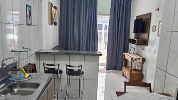 Apartamento Numero 2 | Yksityinen keittiö | Jääkaappi, mikroaaltouuni, uuni, liesi