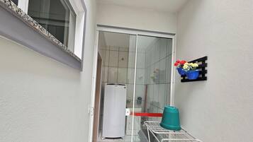 Apartamento Numero 1 | Private kitchen | Fridge, microwave, oven, stovetop