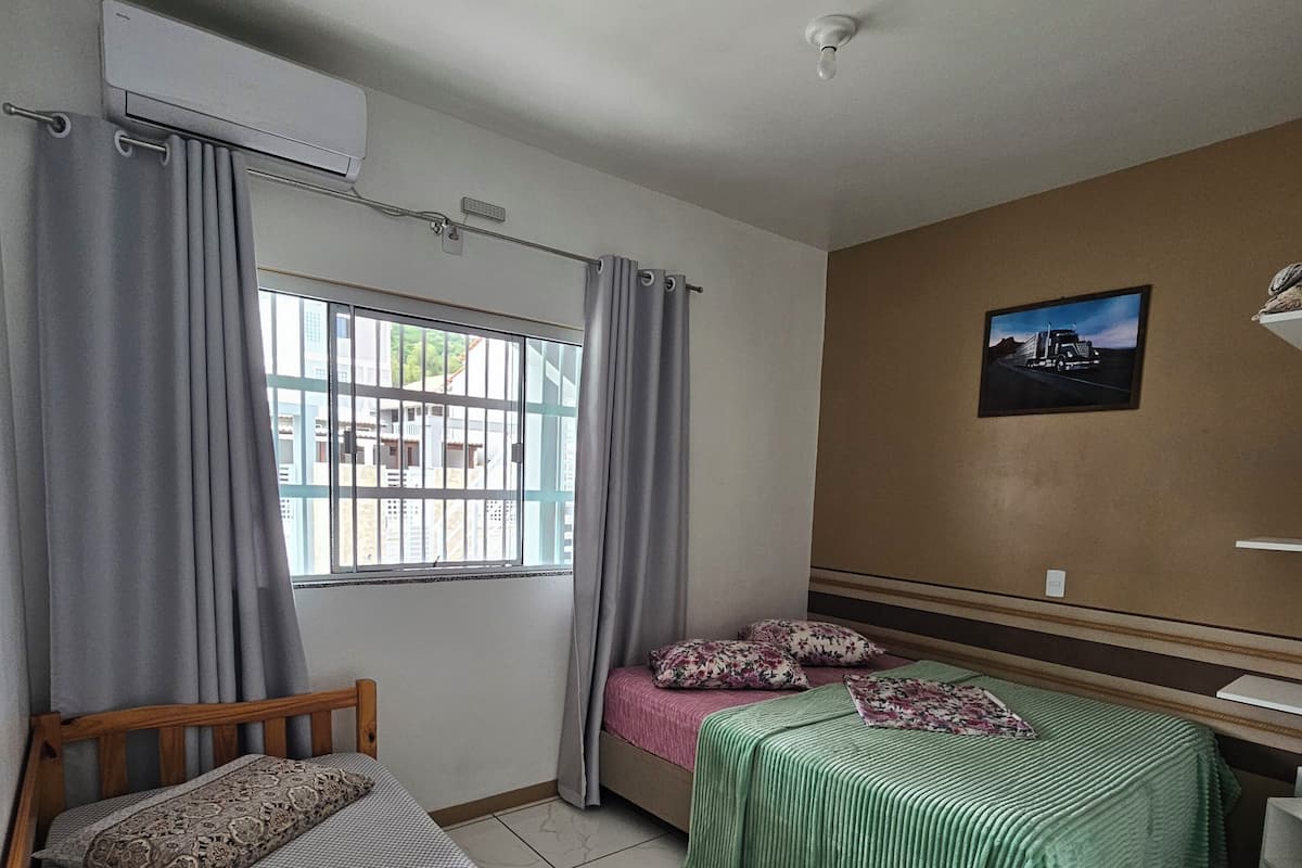 Apartamento Numero 2 | 2 habitaciones, ropa de cama de alta calidad y cortinas blackout