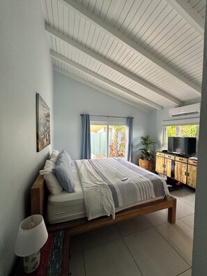 3 bedrooms, iron/ironing board, free WiFi, bed sheets - Palm trees, Private pool, Minutes from fabulous beaches.  (Noord, Bakval)
