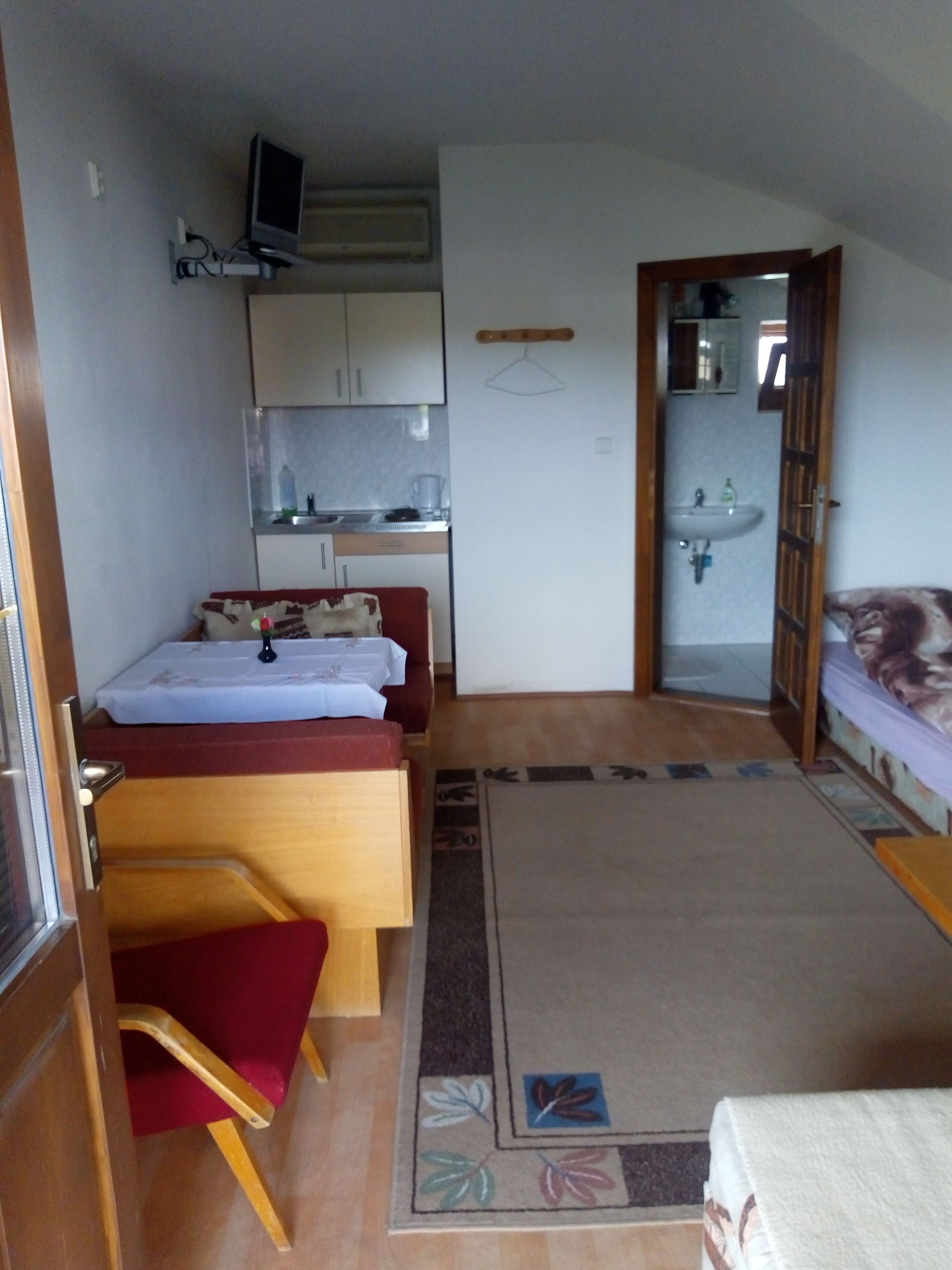 Apartment | Bathroom | Free toiletries, towels