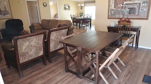 Dining - Friends,  Family & Pets All Welcome (Farmington)