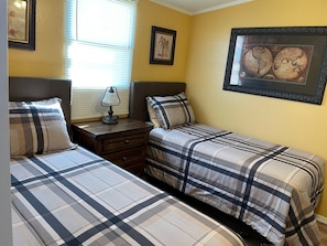 Iron/ironing board, travel crib, free WiFi, bed sheets - Friends,  Family & Pets All Welcome (Farmington)