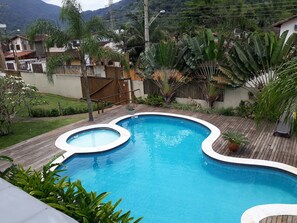 2 outdoor pools