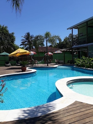 2 outdoor pools