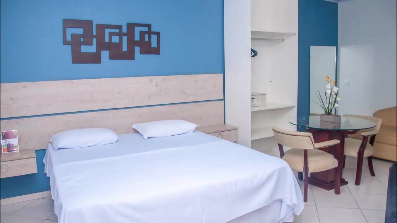 Minibar, két bảo mật tại phòng, bàn 