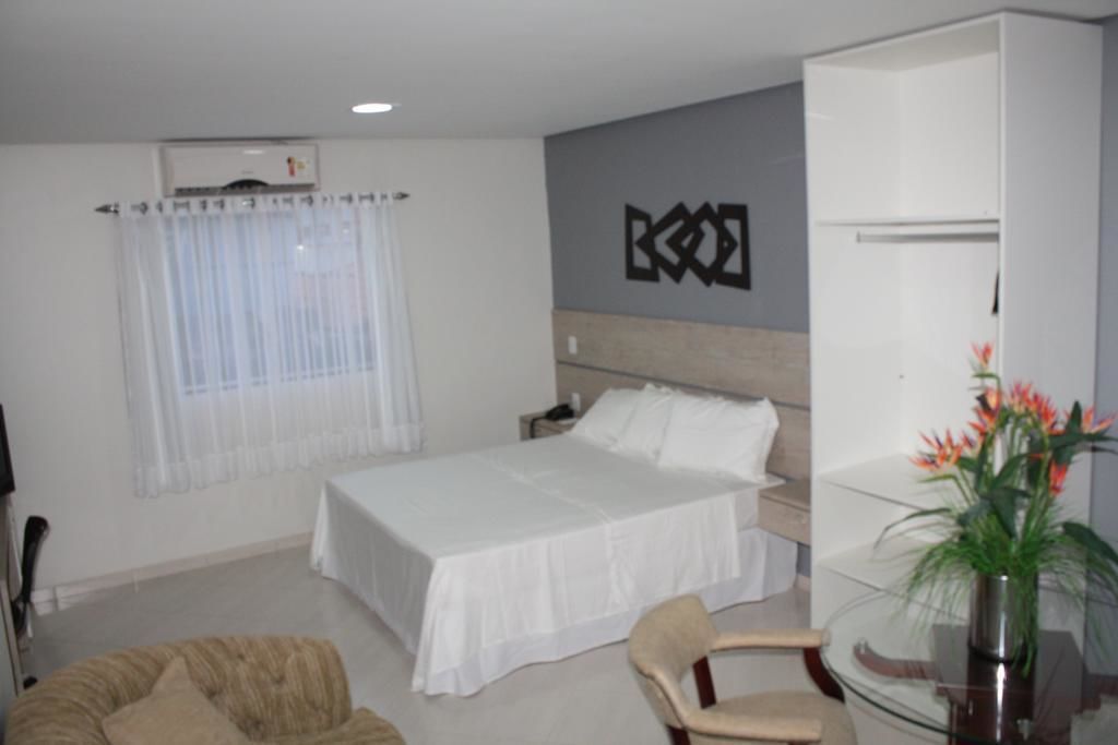 Phòng Suite | Minibar, két bảo mật tại phòng, bàn 