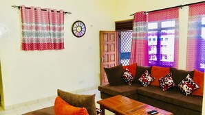 Family Apartment, 2 Bedrooms | Living area | Smart TV - Bandari Apartment near Naivas Nyali (Mombasa)
