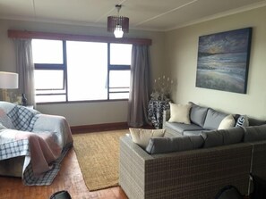 Comfort Villa, 4 Bedrooms | Living area - Sealands View Jongensfontein (Jongensfontein)
