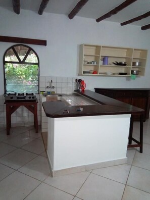 Departamento estándar, 3 habitaciones | Cocina privada | Utensilios de cocina 