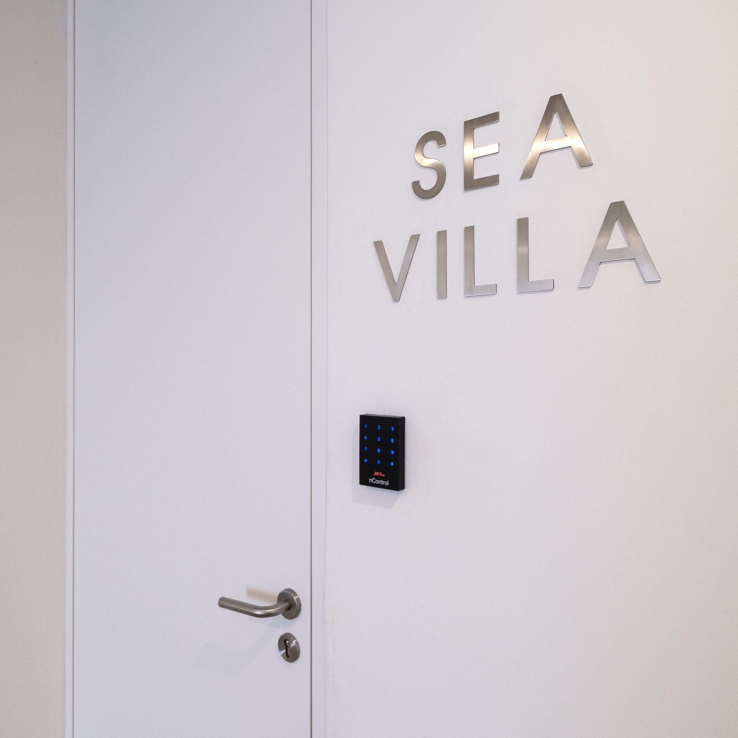 Apartment, 2 Schlafzimmer, Balkon (Sea Villa) | Minibar, laptopgeeigneter Arbeitsplatz, Verdunkelungsvorhänge