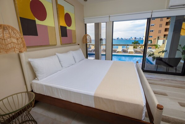 7 bedrooms, iron/ironing board, WiFi, bed sheets
