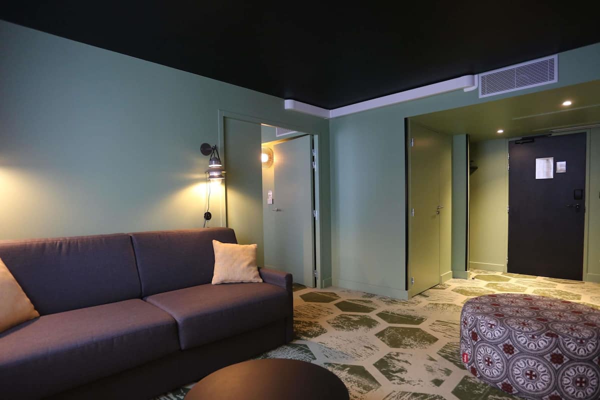 Familjerum - 1 dubbelsÀng med bÀddsoffa | SÀngtillbehör av högsta kvalitet och bÀddmadrasser