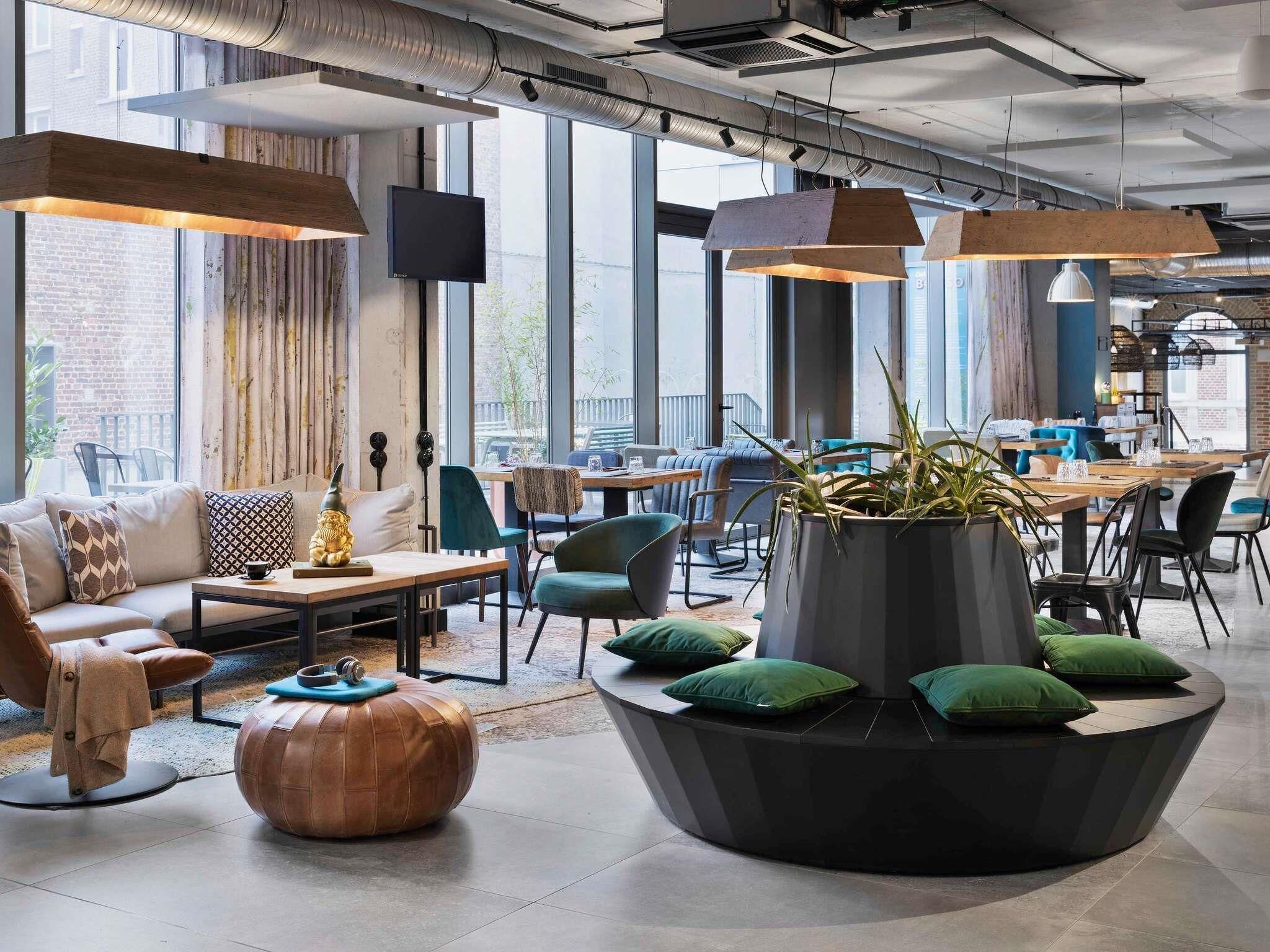 Serveert lunch, diner, Italiaanse gerechten, buitendiner 