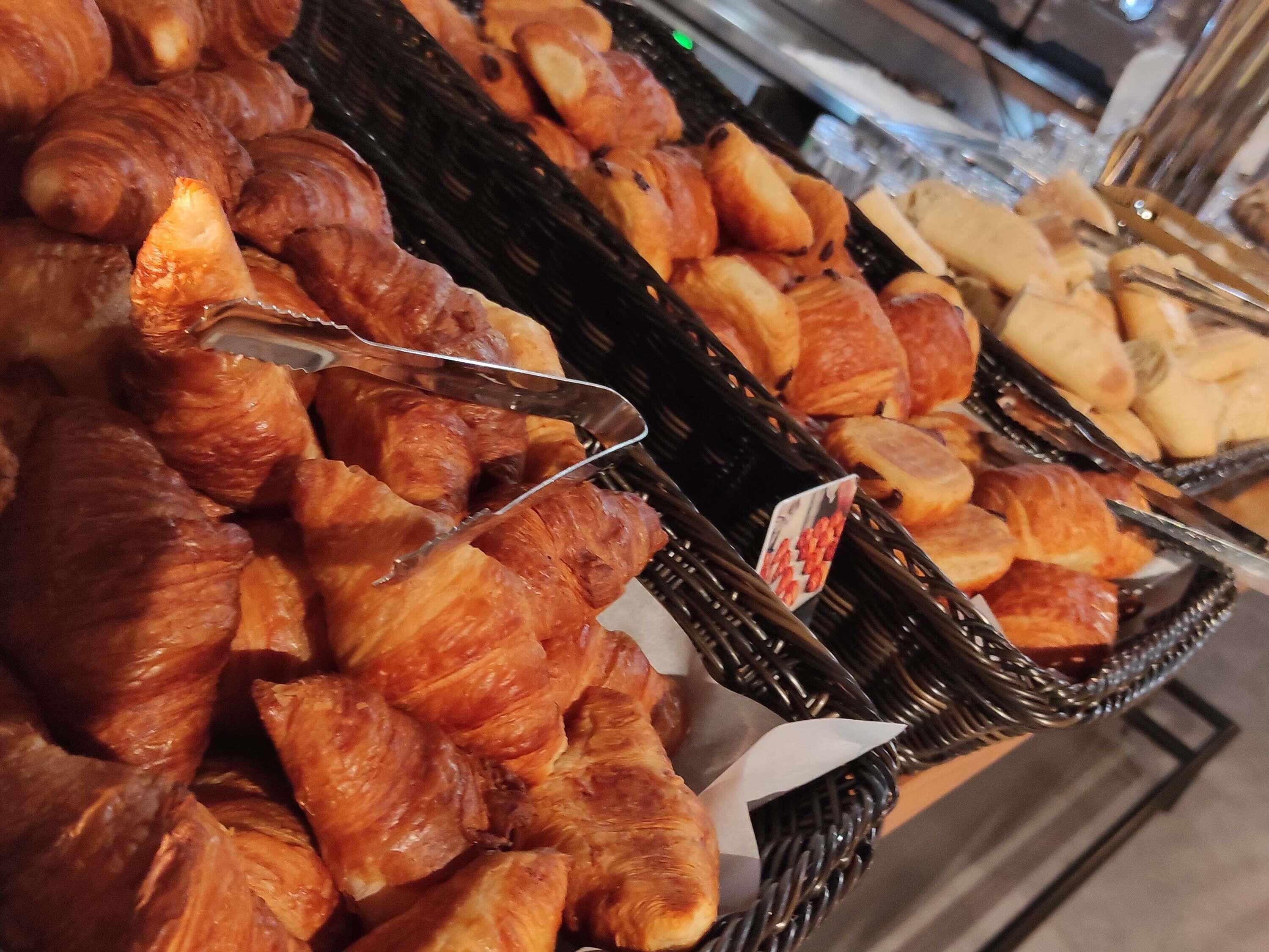 daily continental breakfast (eur 14 per person)