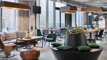 Déjeuner et dîner servis sur place, restauration en plein air