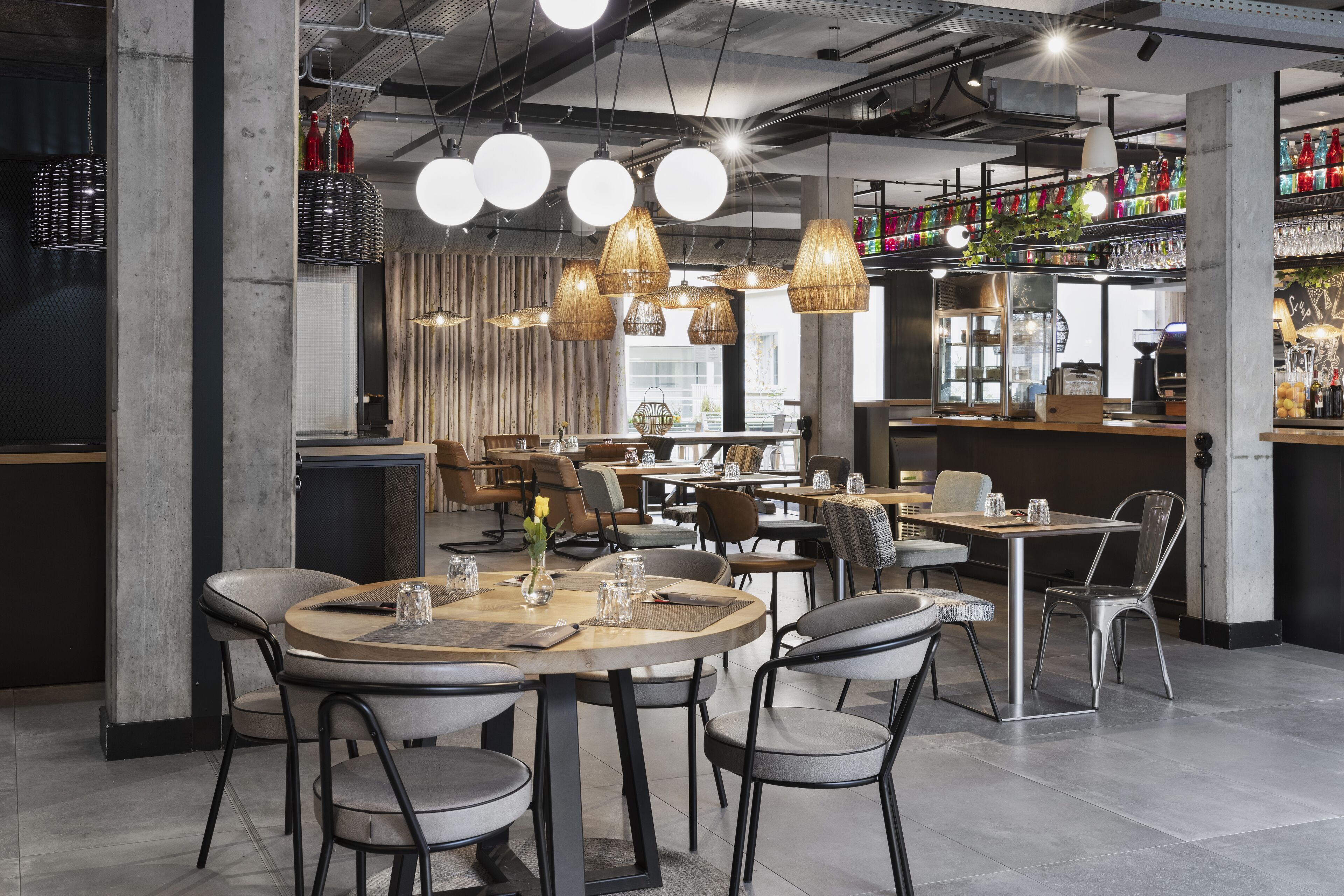 lunch, dinner served; italian cuisine, al fresco dining