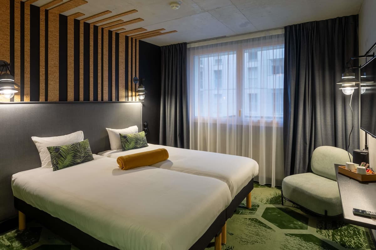 Standard Room, 2 Twin Beds | Premium bedding, pillowtop beds, blackout drapes, soundproofing