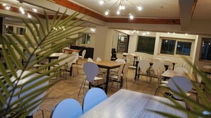 Petit déjeuner buffet compris tous les jours