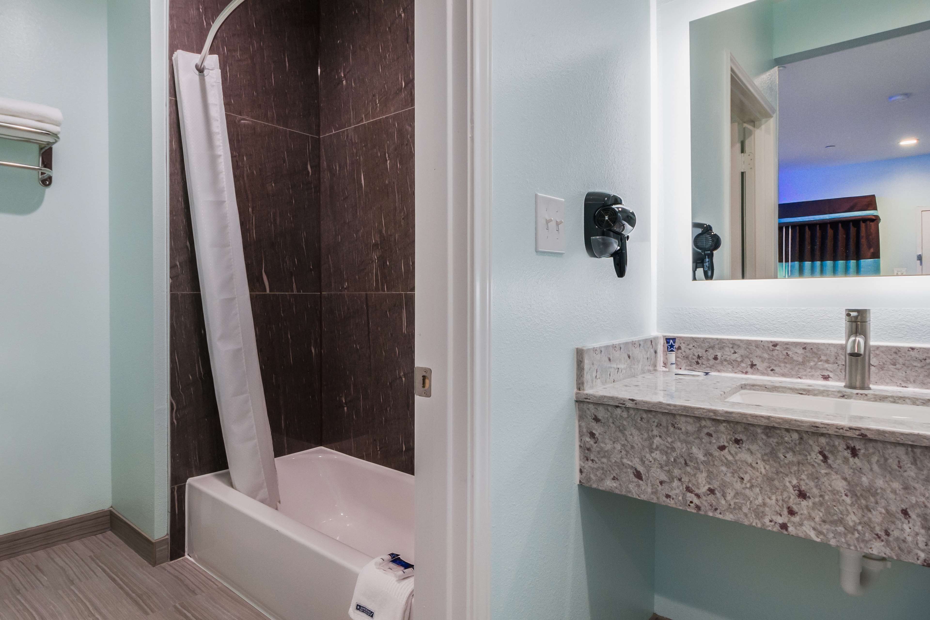 combined shower/bathtub, free toiletries, hair dryer, towels